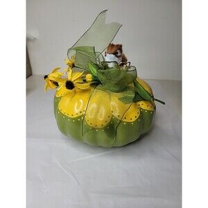 Squirrel Gord pumpkin jack-o’-lantern hand-painted Daisy Yellow Green Decorative